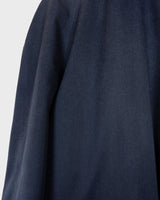 This Burberry dark navy blue coat (thin) is a classic look that never goes out of style! Its timeless design and high-quality fabric make it as fashionable as it is comfortable. Wrap up in luxury today! The color shades of this coat is dark blue (depends on the lightning). Please keep in mind, that this luxury coat has some flaws - last photos)