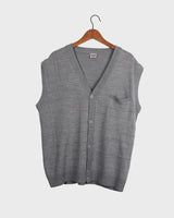 You can't go wrong with a little vintage flavor! This vintage 90s grey woolmix sweater is a true classic from the 90s, which makes it easy to combine with modern stuff. Grandpa's closet never looked so good, right?