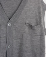 You can't go wrong with a little vintage flavor! This vintage 90s grey woolmix sweater is a true classic from the 90s, which makes it easy to combine with modern stuff. Grandpa's closet never looked so good, right?