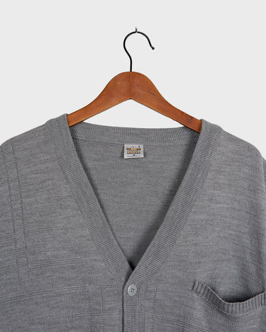You can't go wrong with a little vintage flavor! This vintage 90s grey woolmix sweater is a true classic from the 90s, which makes it easy to combine with modern stuff. Grandpa's closet never looked so good, right?