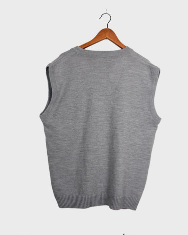 You can't go wrong with a little vintage flavor! This vintage 90s grey woolmix sweater is a true classic from the 90s, which makes it easy to combine with modern stuff. Grandpa's closet never looked so good, right?