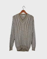 Cable knit sweaters never go out of style - especially when they're as shimmery as this vintage 80 thin sweater! Who doesn't love classic sweater, right?