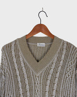 Cable knit sweaters never go out of style - especially when they're as shimmery as this vintage 80 thin sweater! Who doesn't love classic sweater, right?