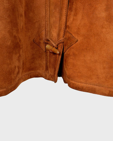 Cuddle up in this vintage '80s brown shearling coat with signature shoulder pads (removable shoulder pads)! With its cozy shearling material, you'll feel like you're getting a hug, all the time! Oh did you already see the special buttons?