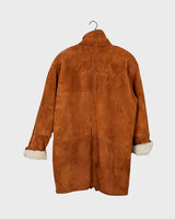 Cuddle up in this vintage '80s brown shearling coat with signature shoulder pads (removable shoulder pads)! With its cozy shearling material, you'll feel like you're getting a hug, all the time! Oh did you already see the special buttons?