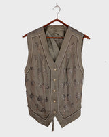 Fine beadwork and soft sequins give this 90s brown-grey waistcoat its understated shine – subtle, but impossible to miss. With a paisley satin back and belt, it’s a thoughtful piece for those who appreciate timeless style and fine detail.