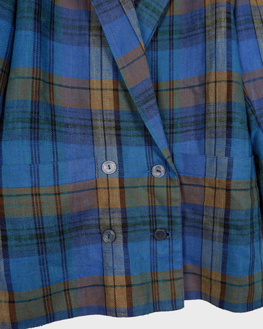 This 80s blue brown checkered springe flax linen mix blazer is the answer for your fashion prayers! Please keep in mind, that this blazer has some small flaws (already repaired) at the back f.e last photos.