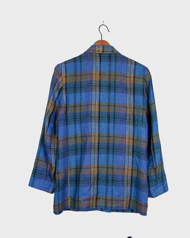 This 80s blue brown checkered springe flax linen mix blazer is the answer for your fashion prayers! Please keep in mind, that this blazer has some small flaws (already repaired) at the back f.e last photos.
