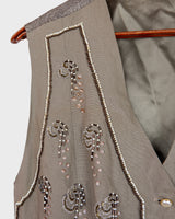 Fine beadwork and soft sequins give this 90s brown-grey waistcoat its understated shine – subtle, but impossible to miss. With a paisley satin back and belt, it’s a thoughtful piece for those who appreciate timeless style and fine detail.