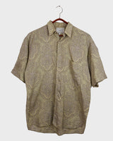 Say less. An original 70s piece from Italy with brown and purple paisley and a relaxed cut made to move. Vintage that speaks for itself. Worn with confidence.