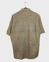 Say less. An original 70s piece from Italy with brown and purple paisley and a relaxed cut made to move. Vintage that speaks for itself. Worn with confidence.
