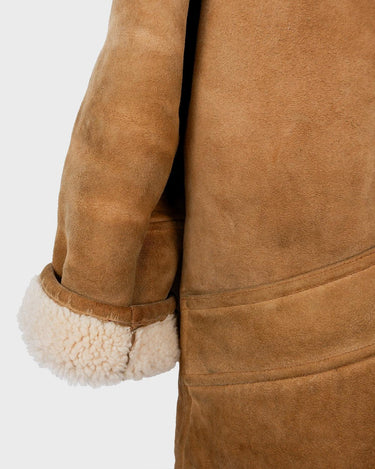 This jacket is an absolute classic! Stay warm in this vintage 80s brown and beige leather winter jacket. Perfect for any size between M - small L, you'll surely slay the day!