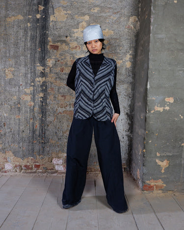 Vintage 90s black vest with grey and white chevron stripe pattern (thin fabric) | L