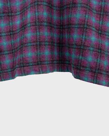 This vintage 80s checkered sweater is the comfiest way to stay warm this season! Cozy dark pink tones and a classic checkered pattern give you the perfect casual look. And don't worry about chill; it'll keep you toasty like a warm hug!