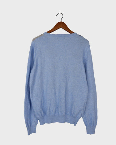 This classic 90s cashmere, merino wool, viscose mix v-neck sweater (thin) brings cozy vibes with effortless style. Make a statement with its timeless argyle pattern – perfect for chilly months! Get snug!