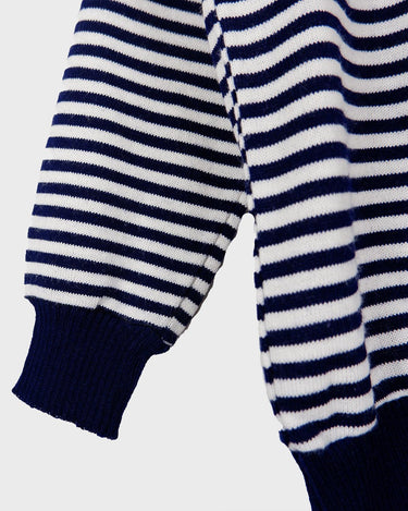 Sail off in style with this vintage 90s sailing sweater (very thin fabric)! Featuring navy blue stripes and a lightweight design, this sweater is perfect for a spring day. Get ready to sail in style!