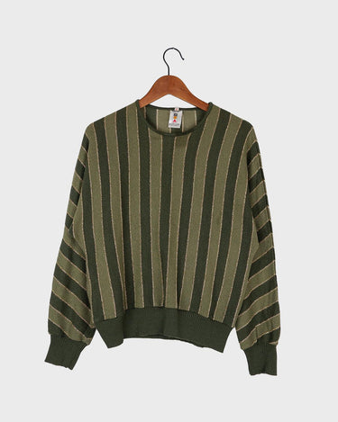Looking for a unique vintage piece in a light bat form? This 80s ultrathin green sweater has golden stripes and a light, see through fabric. Add some glam and funk to your wardrobe with this 80s vintage sweater!