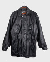 Upgrade your wardrobe with this vintage 80s black nappa leather coat! It features a colorful lining for a pop of color and shoulder pads for a bold look. Timeless and stylish, what's better than that?