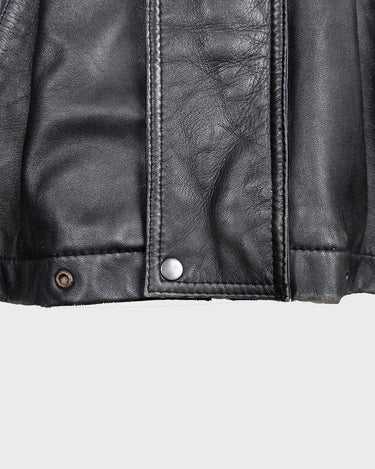 Upgrade your wardrobe with this vintage 80s black nappa leather coat! It features a colorful lining for a pop of color and shoulder pads for a bold look. Timeless and stylish, what's better than that?