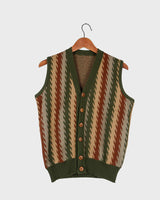 This vintage, 70s-inspired vest (thin) is a classic look you'll love! The earthy green and brown tones create an effortlessly cool look. Button up and feel the 70s vibes!