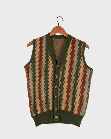 This vintage, 70s-inspired vest (thin) is a classic look you'll love! The earthy green and brown tones create an effortlessly cool look. Button up and feel the 70s vibes!