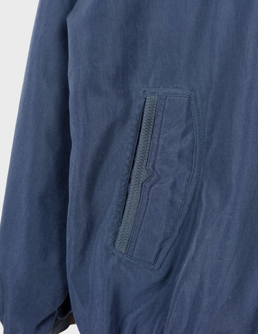Channel your inner '90s cool kid in this stylish blue bomber jacket! Featuring a stitched logo and classic design, it'll give you the amazing look you crave!