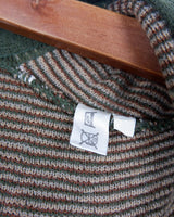 This vintage, 70s-inspired vest (thin) is a classic look you'll love! The earthy green and brown tones create an effortlessly cool look. Button up and feel the 70s vibes!
