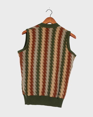 This vintage, 70s-inspired vest (thin) is a classic look you'll love! The earthy green and brown tones create an effortlessly cool look. Button up and feel the 70s vibes!