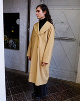 This Premium Vintage 80s coat is the perfect cosy companion! Crafted from a luxe yellow cashmere-wool blend that’ll keep you warm on the chilliest days, while its two rows of buttons and oversized fit flatter any figure. Bring the 80s back into your wardrobe. Fab with a side of funk!