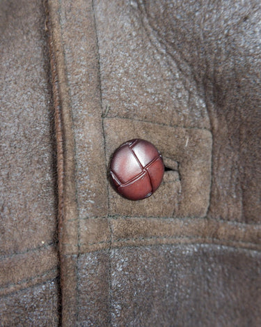 This Vintage 80s 90s brown sheapskin coat is like a warm hug! "Get ready to feel like you're wrapped in a cozy embrace with this Vintage 80s 90s brown sheapskin coat! Say goodbye to feeling chilly and hello to snug style."