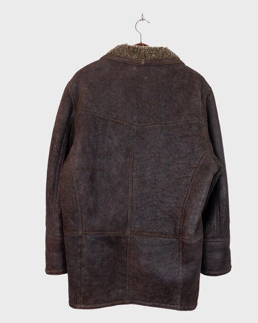 This Vintage 80s 90s brown sheapskin coat is like a warm hug! "Get ready to feel like you're wrapped in a cozy embrace with this Vintage 80s 90s brown sheapskin coat! Say goodbye to feeling chilly and hello to snug style."