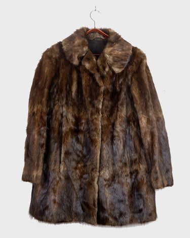 Introducing our Premium Vintage 70s brown real fur jacket, perfect for adding a touch of luxury to any outfit. Made from real fur, this jacket exudes a timeless elegance!