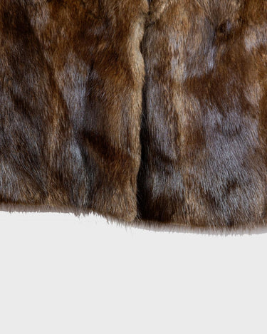 Introducing our Premium Vintage 70s brown real fur jacket, perfect for adding a touch of luxury to any outfit. Made from real fur, this jacket exudes a timeless elegance!