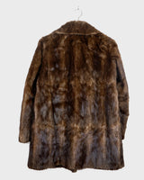 Introducing our Premium Vintage 70s brown real fur jacket, perfect for adding a touch of luxury to any outfit. Made from real fur, this jacket exudes a timeless elegance!