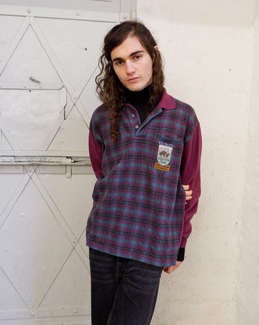 This vintage 80s checkered sweater is the comfiest way to stay warm this season! Cozy dark pink tones and a classic checkered pattern give you the perfect casual look. And don't worry about chill; it'll keep you toasty like a warm hug!