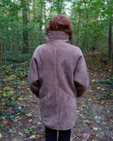 Get cozy in style with this vintage 80s shearling coat in brown. Its timeless design and soft warmth will have you feeling snug and stylish all season long. Don't miss out on this irresistible call to coziness!