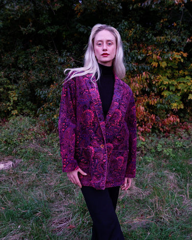 Upgrade your blazer game with this vintage 80s pink/purple paisley pattern blazer. This blazer is anything but boring.