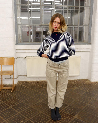 Sail off in style with this vintage 90s sailing sweater (very thin fabric)! Featuring navy blue stripes and a lightweight design, this sweater is perfect for a spring day. Get ready to sail in style!