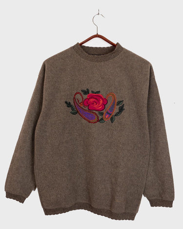 Get cozy in this Vintage 80s brown sweater, complete with beautiful floral stitching. Perfect for chilly days, this sweater is the ultimate way to stay snug. Cozyness is calling!