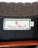 Get cozy in this Vintage 80s brown sweater, complete with beautiful floral stitching. Perfect for chilly days, this sweater is the ultimate way to stay snug. Cozyness is calling!
