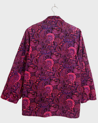 Upgrade your blazer game with this vintage 80s pink/purple paisley pattern blazer. This blazer is anything but boring.