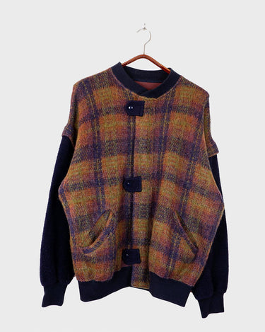 Stay cozy and stylish with our Vintage 80s lightweight wool cardigan! Featuring a colorful design and made with lightweight material, this cardigan will keep you warm without weighing you down.