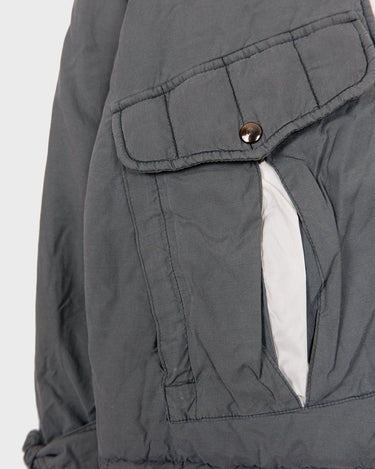 Relive the luxury of the 80s with this premium Emanuel Ungaro jacket. Light padding and sleek grey color make it a must-have for any wardrobe.
