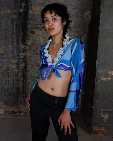 Vintage 70s crop top with wave print in blue and purple with ruffled collar | XS-S
