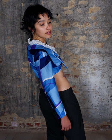 Vintage 70s crop top with wave print in blue and purple with ruffled collar | XS-S