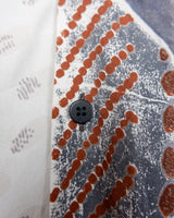 Vintage 90s brown and white patterned shirt in L-XL, designed for anyone who’s all about that authentic vintage vibe. Lightweight and relaxed, it brings easygoing style to your daily look without breaking a sweat. Perfect for those who want to keep it cool and casual every day.