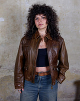Fall in love with this italian vintage 80s brown leather jacket! With its classic look, warm wool lining, and thick leather material, you'll look and feel great while staying cozy!