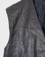 Rock your vintage style with our 90s grey leather vest! This unique piece features a playful paisley pattern at the back for a touch of fun.