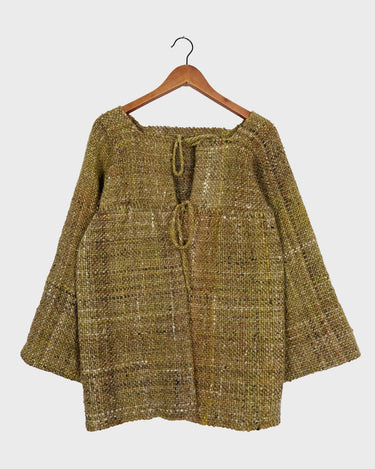This vintage 80s 90s jacket is anything but ordinary - with a mix of green and multicolor sahde, it's a playful and unique addition to any wardrobe. The natural fabric adds to the relaxed, casual vibe!