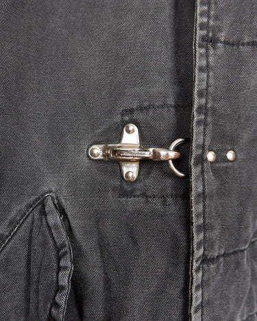 The Premium Vintage 90's ENERGIE black denim hooded jacket (used look) is the must-have item for those who want to add some edge to their wardrobe. Its unique design and quality materials give off a cool, laid-back vibe!